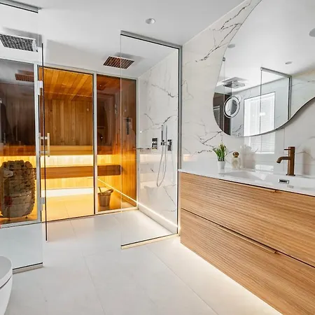 Luxurious - Private Sauna & Rooftop - Perfect Location Апартаменти Берген