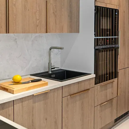 Апартаменти Luxurious - Private Sauna & Rooftop - Perfect Location