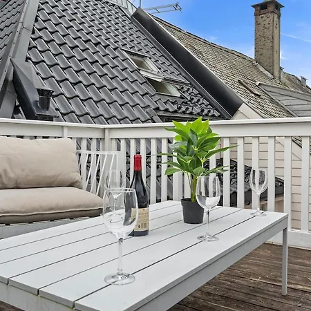 Luxurious - Private Sauna & Rooftop - Perfect Location Апартаменти *