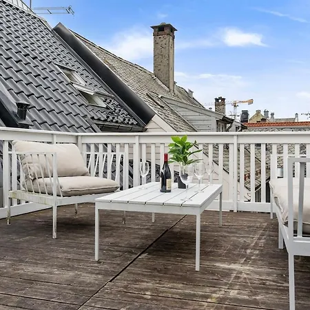 Апартаменти Luxurious - Private Sauna & Rooftop - Perfect Location Берген