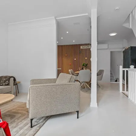 Luxurious - Private Sauna & Rooftop - Perfect Location Апартаменти